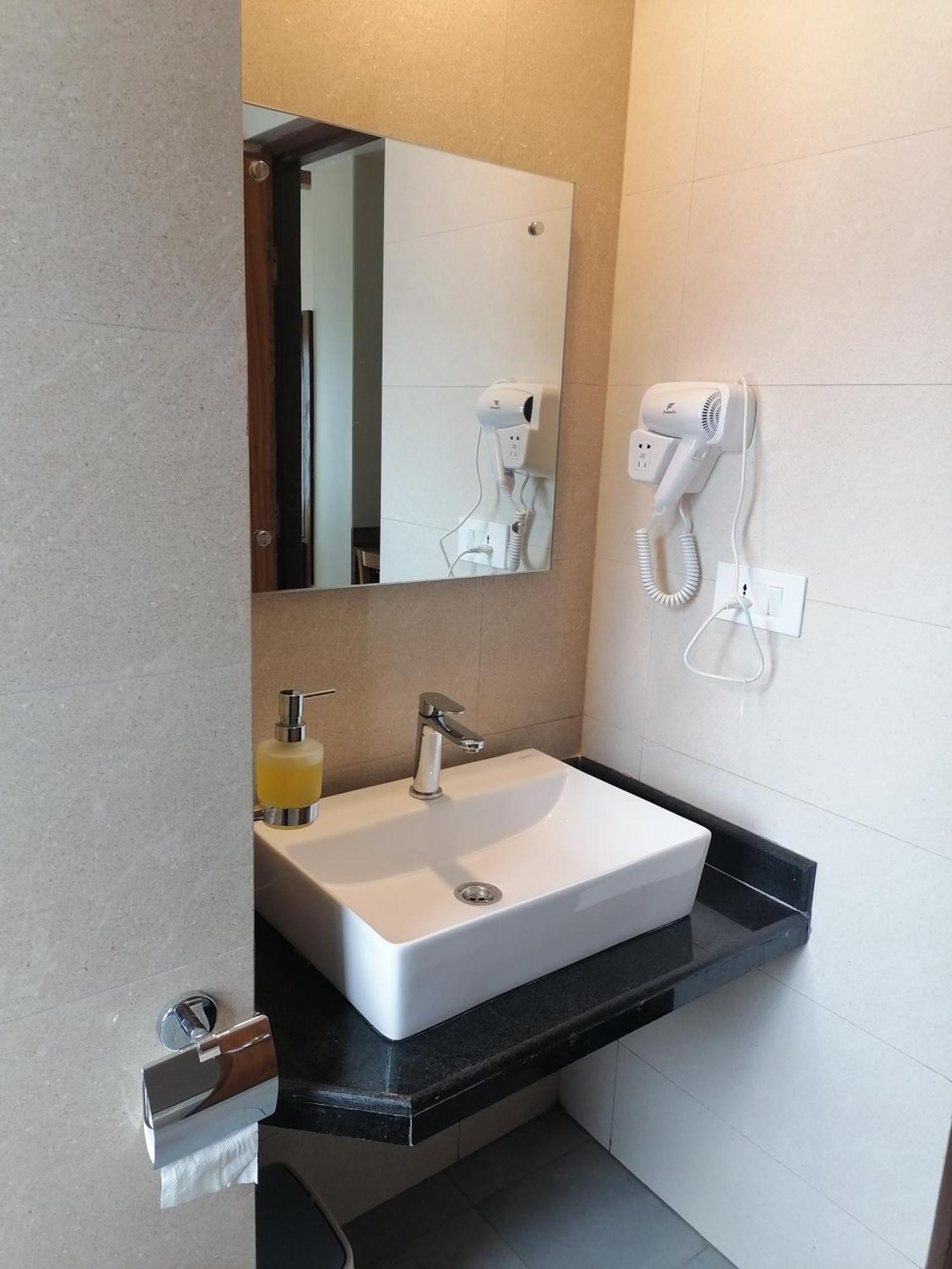 Urban Boutique Hotel Pokhara Extérieur photo