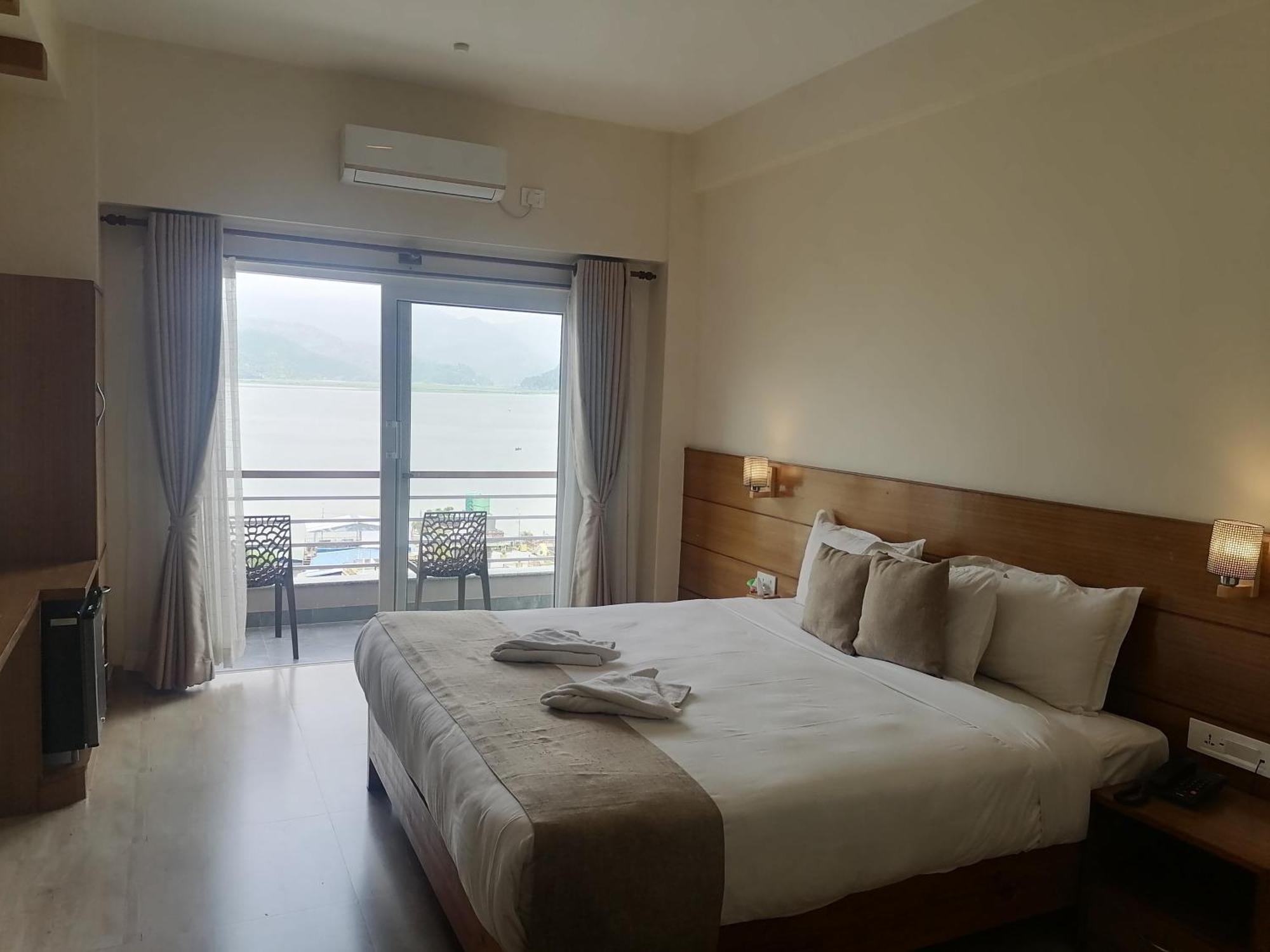 Urban Boutique Hotel Pokhara Extérieur photo