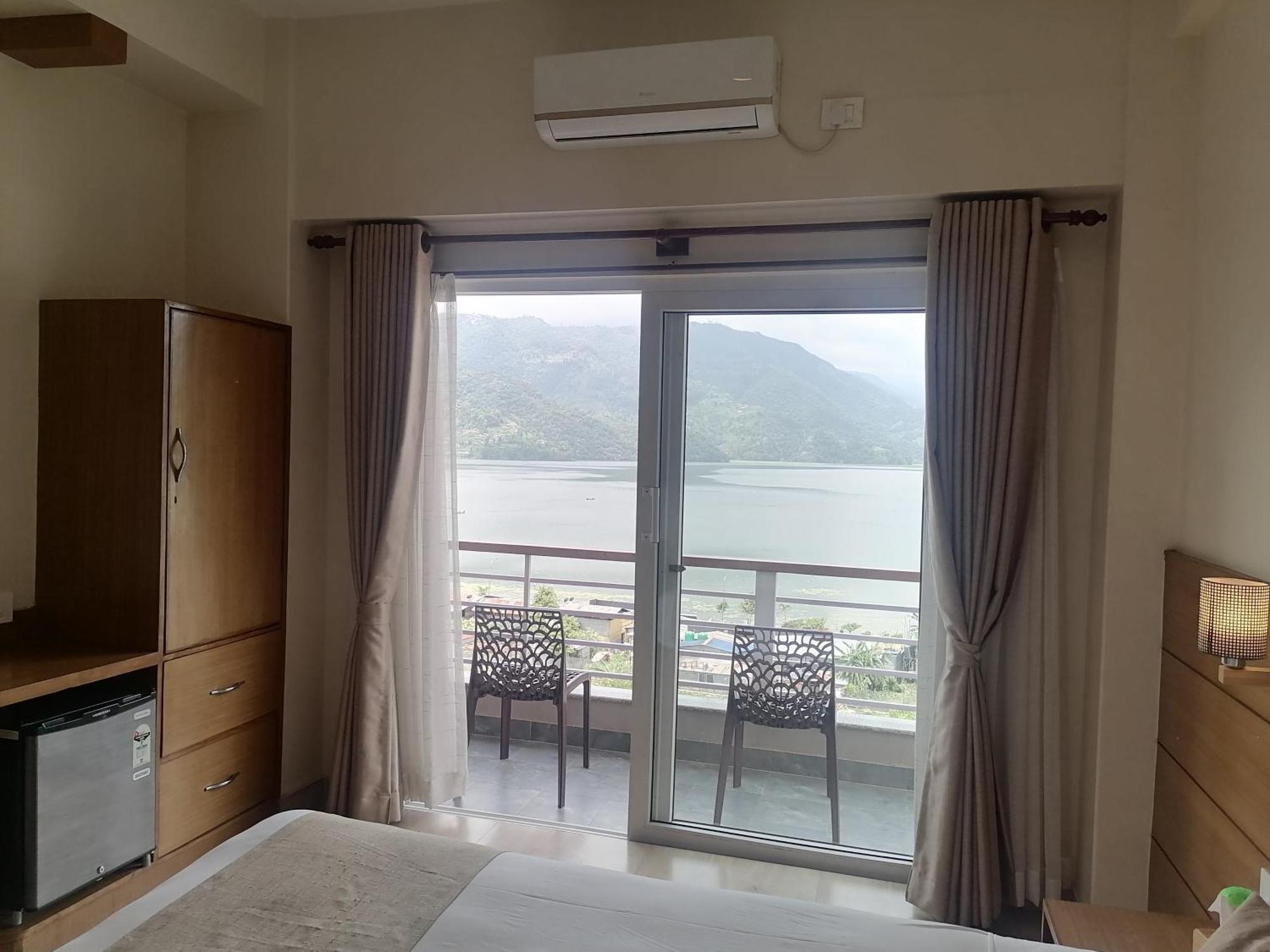 Urban Boutique Hotel Pokhara Extérieur photo