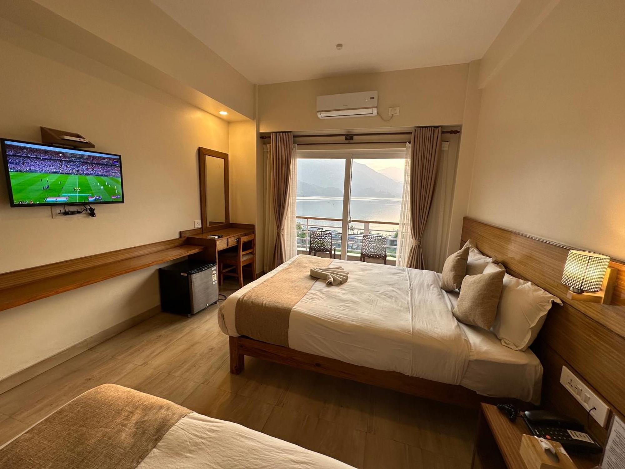 Urban Boutique Hotel Pokhara Extérieur photo