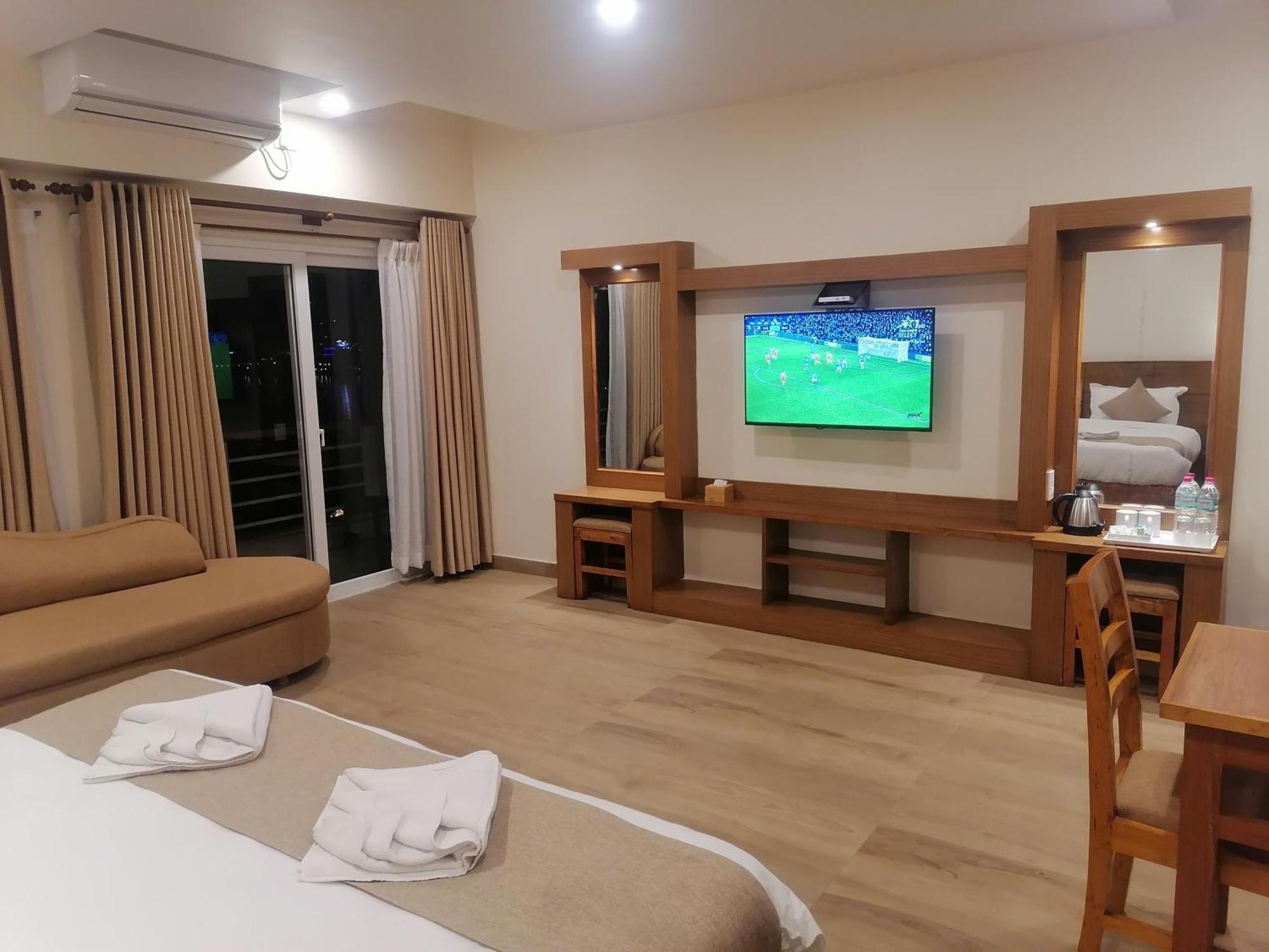 Urban Boutique Hotel Pokhara Extérieur photo