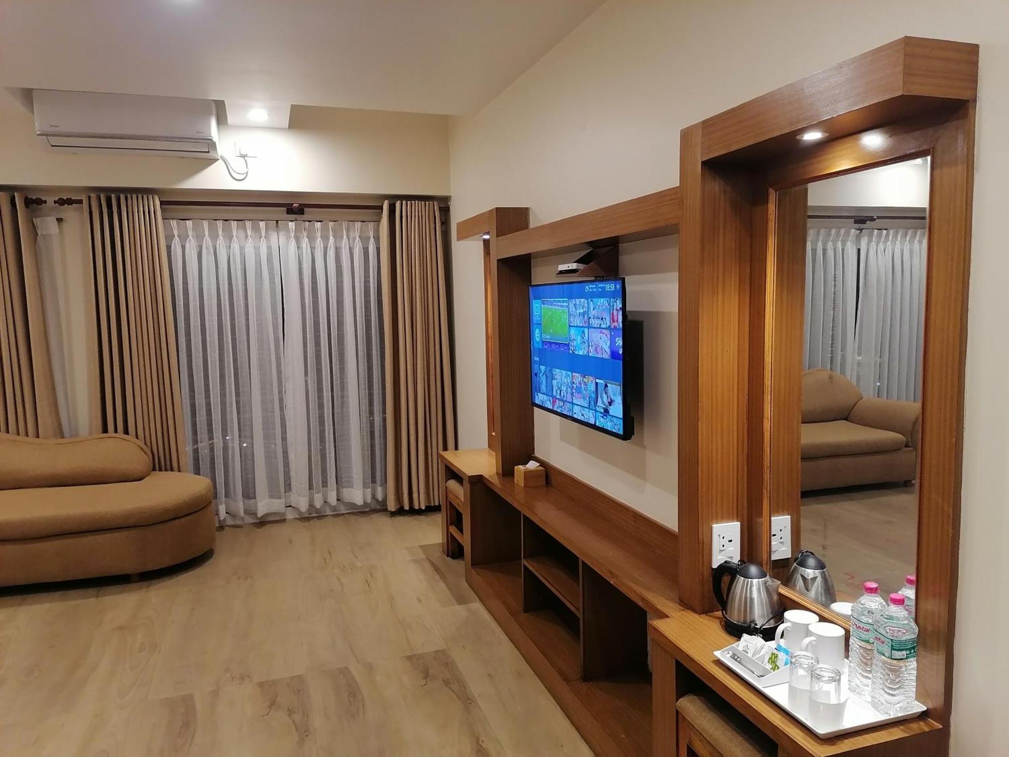 Urban Boutique Hotel Pokhara Extérieur photo