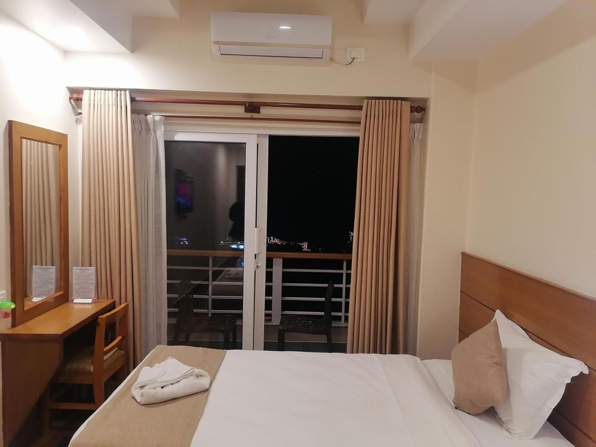 Urban Boutique Hotel Pokhara Extérieur photo