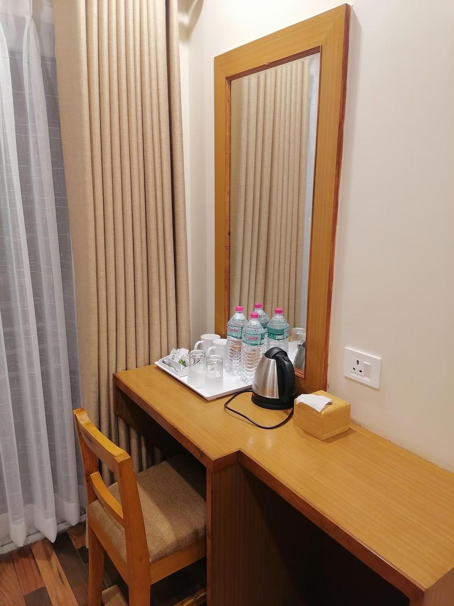 Urban Boutique Hotel Pokhara Extérieur photo