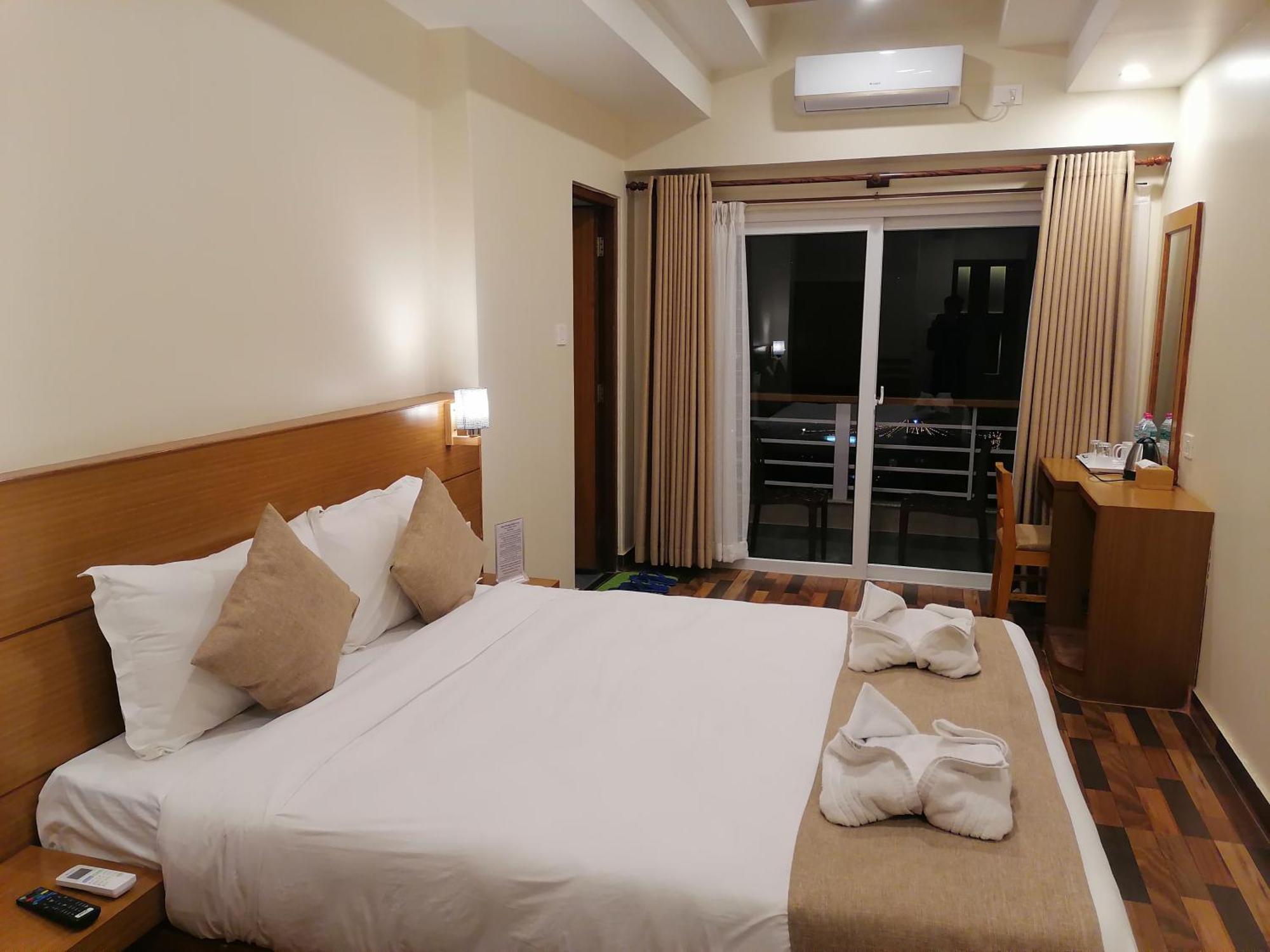 Urban Boutique Hotel Pokhara Extérieur photo