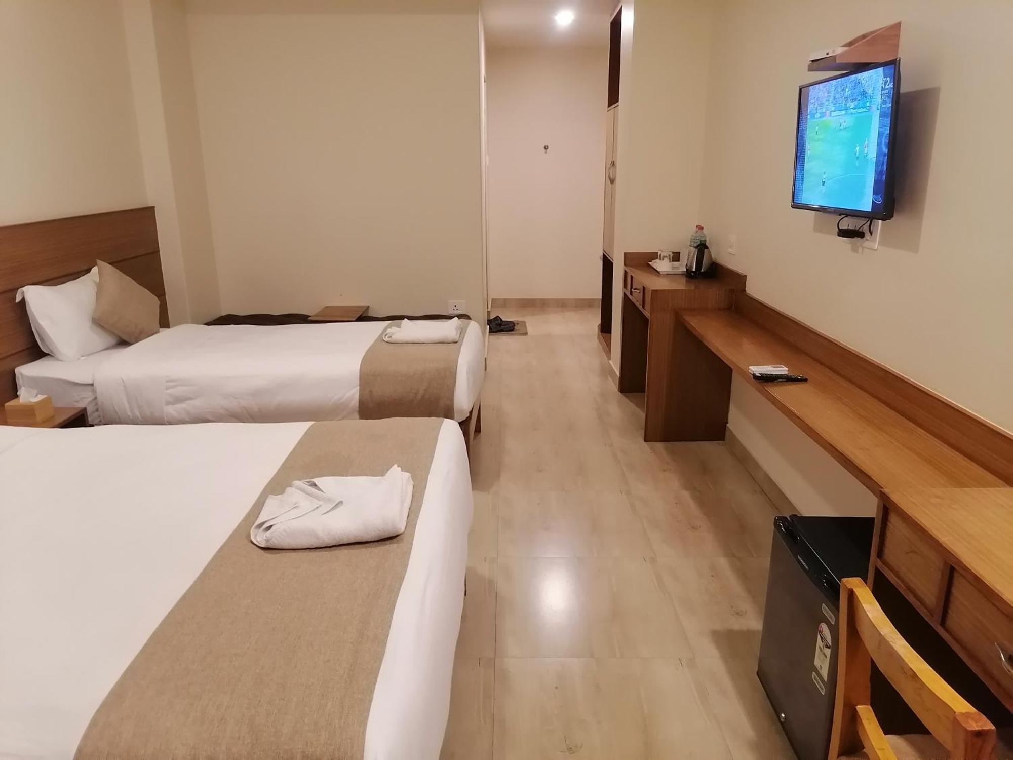 Urban Boutique Hotel Pokhara Extérieur photo