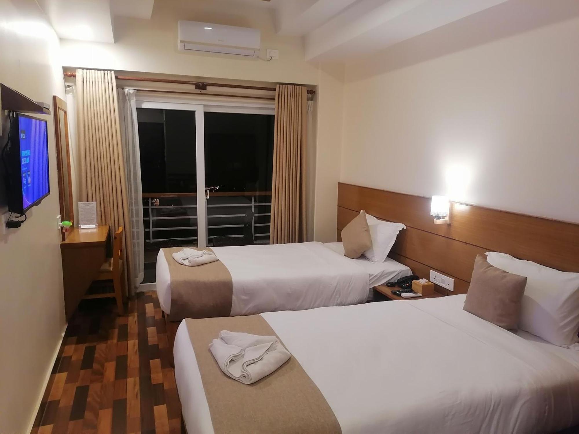 Urban Boutique Hotel Pokhara Extérieur photo