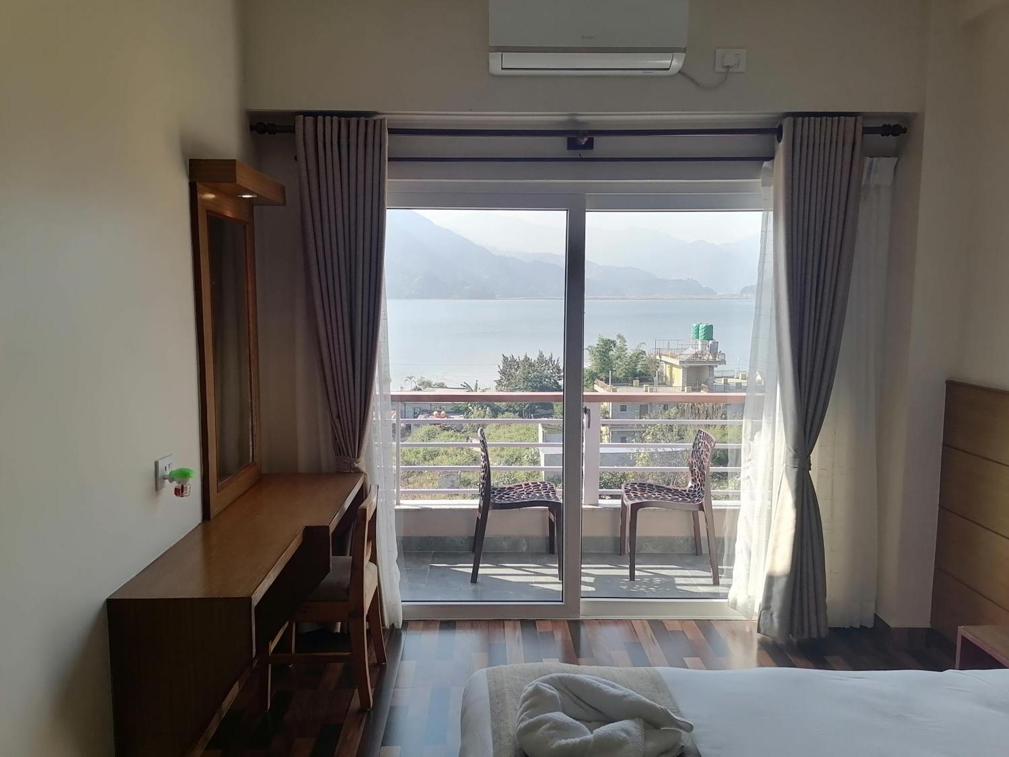 Urban Boutique Hotel Pokhara Extérieur photo