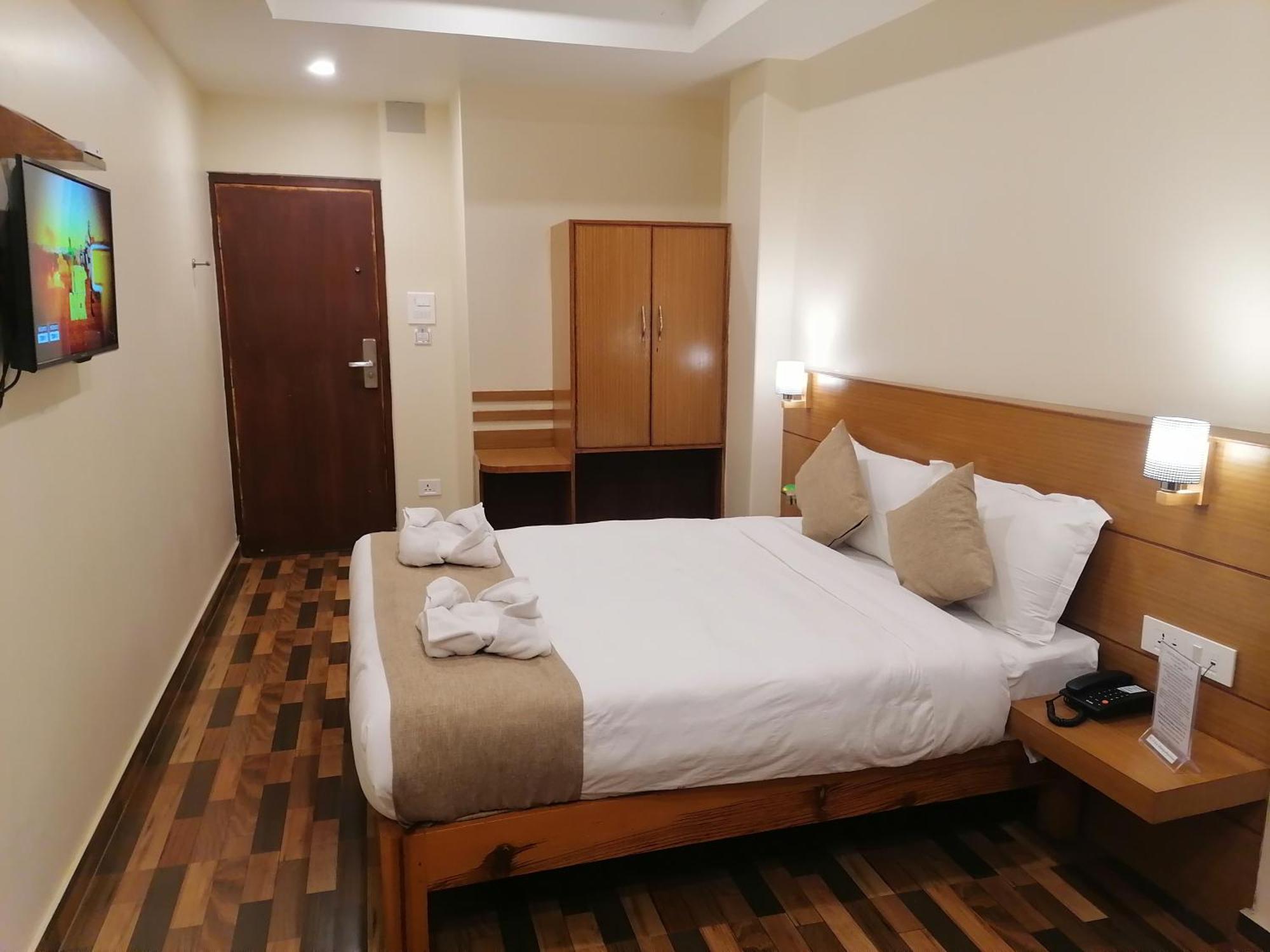 Urban Boutique Hotel Pokhara Extérieur photo