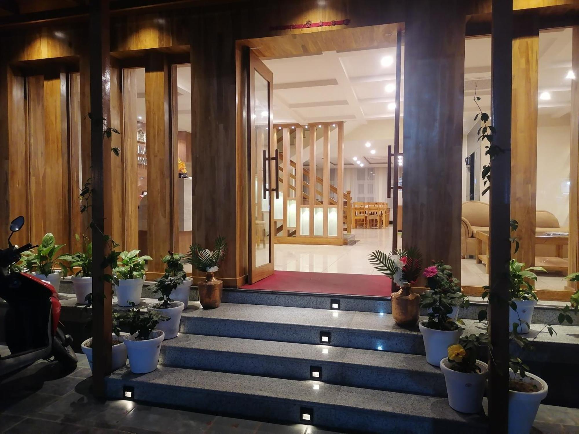Urban Boutique Hotel Pokhara Extérieur photo