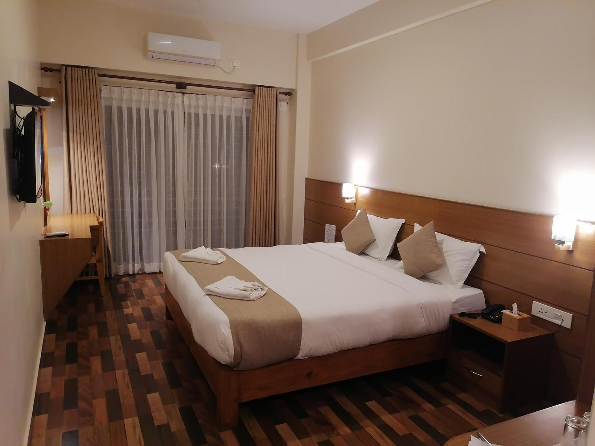 Urban Boutique Hotel Pokhara Extérieur photo