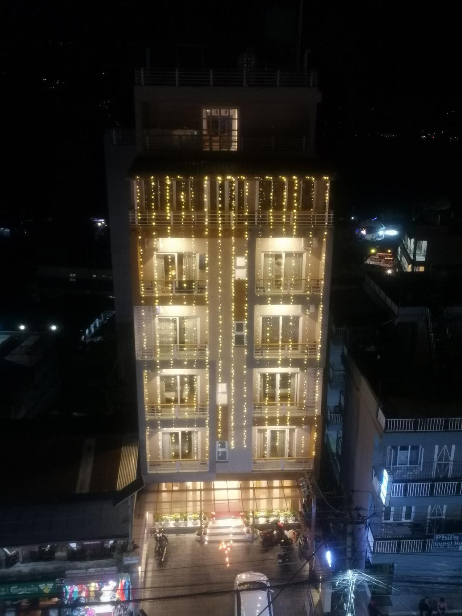 Urban Boutique Hotel Pokhara Extérieur photo