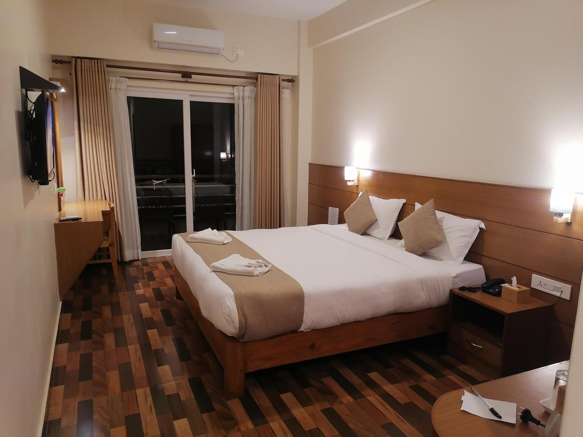 Urban Boutique Hotel Pokhara Extérieur photo
